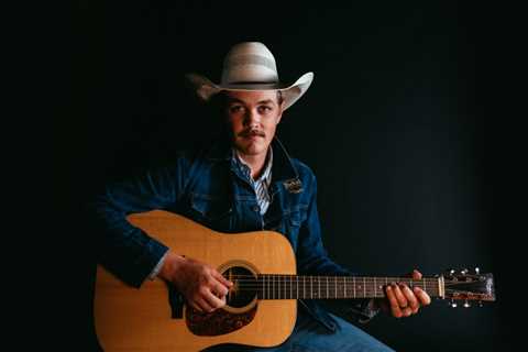 Zach Top Garners Industry Buzz by Spearheading a ‘90s Country Throwback