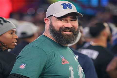 Jason Kelce meets with Fox, ESPN about broadcast career as retirement decision lingers