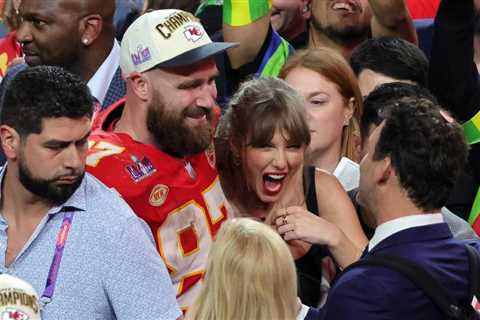 Taylor Swift and Travis Kelce Sing Along to ‘Love Story’ & ‘You Belong With Me’ at Super Bowl Party