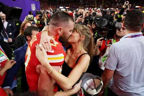 Taylor Swift Calls Travis Kelce’s Serenade the ‘Most Romantic Thing That’s Ever Happened’ to Her