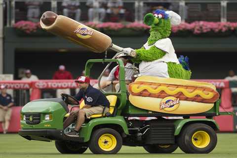 Phillies end $1 hot dog night after wiener-throwing fiasco
