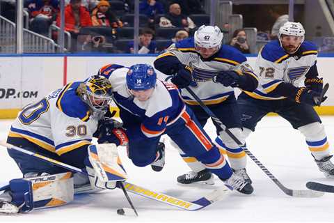 Islanders get revenge on Blues, grab fourth straight win to boost playoff odds