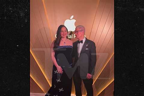 Lily Gladstone's Oscars Glam Team Makes Apple CEO Tim Cook Wait for Photo