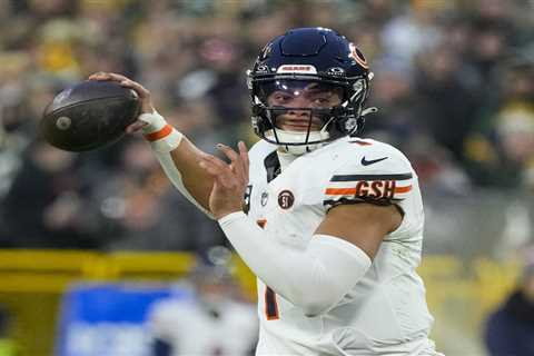 Bears trading Justin Fields to Steelers in bombshell move