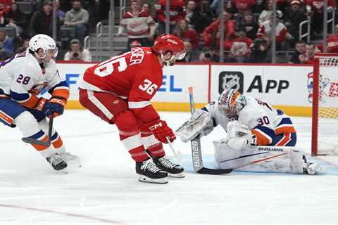 Islanders suffer sixth-straight loss to Red Wings as playoff hopes damaged even further