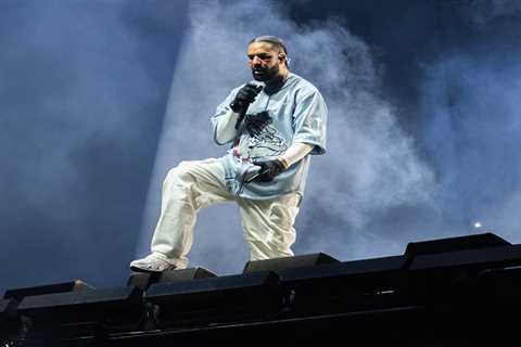 Gonna Make You Sweat: Drake Has To Wring Out His Shirt After Show