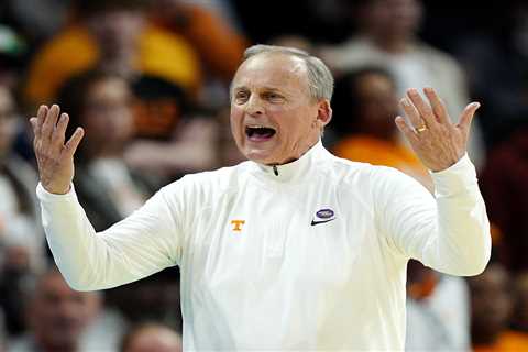 Rick Barnes leads Tennessee past Texas, his old team