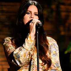 Lana Del Rey Sings ‘Unchained Melody’ With Paul Cauthen in Surprise Stagecoach Duet