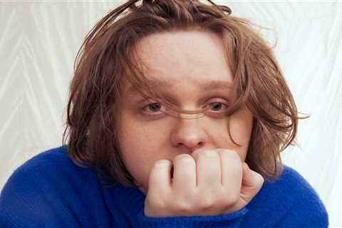 Signed: Lewis Capaldi Connects With PPL; Lil Mosey Synchs Up With Cinq