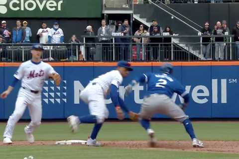 Royals’ Garrett Hampson completely fakes out Francisco Lindor for incredible steal vs. Mets