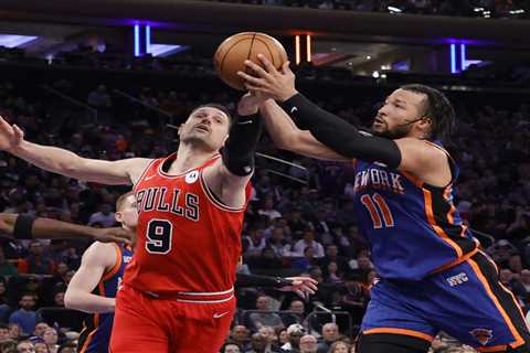 Knicks clinch No. 2 seed in NBA playoffs, face tougher road with 76ers-Heat play-in winner