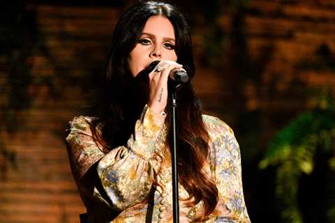 Lana Del Rey Sings ‘Unchained Melody’ With Paul Cauthen in Surprise Stagecoach Duet