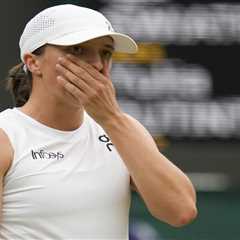 No. 1 Iga Swiatek knocked out of Wimbledon in massive third-round upset