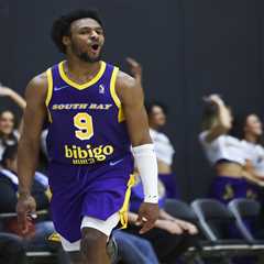 Bronny James scores 31 points in career-best G League performance — including poster jam