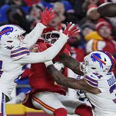 Refs’ confusing ruling on questionable Xavier Worthy catch gives Chiefs big break in AFC..