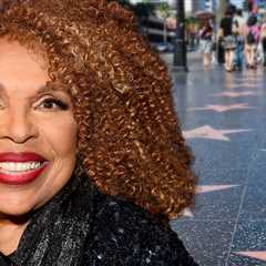 Roberta Flack Selected for Walk of Fame in 1999, Never Set Date for Unveiling