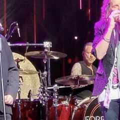 Lou Gramm Joins Foreigner for Two Songs at Florida Concert