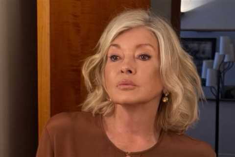 Martha Stewart Adds to Collection of Sultry Pics With Pouty Selfie