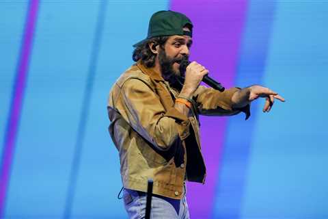 Thomas Rhett Breaks His Ankle During Surprise Appearance at Forrest Frank Concert