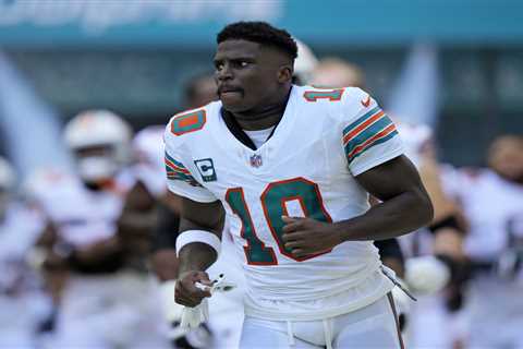 Dolphins GM reveals the hefty price it would take for him to trade Tyreek Hill