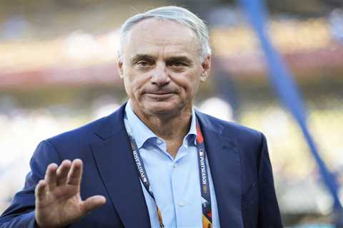 Rob Manfred meets with Trump at White House after president said he’d pardon Pete Rose