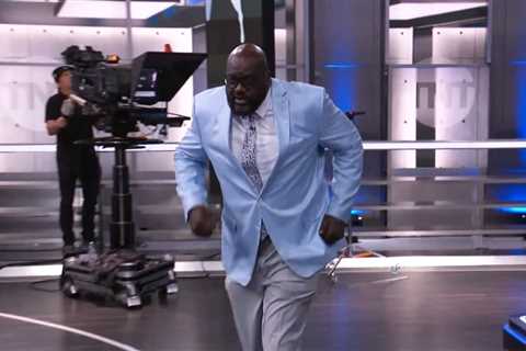 Shaquille O’Neal Runs Off Live ‘Inside the NBA’ Set for Bathroom Break: Watch
