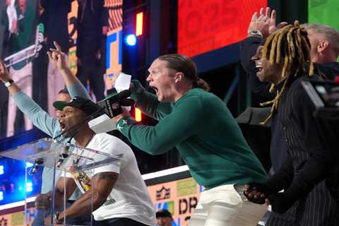 Clay Matthews rips Bears in wild introduction to 2025 NFL Draft