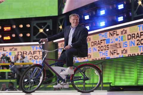 Roger Goodell roasted for bizarre bicycle entrance at 2025 NFL Draft