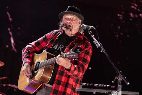 Neil Young Revives ‘Ordinary People’ for First Time in 36 Years