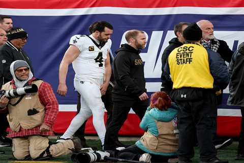 Saints’ Derek Carr calls out ‘people lying about me’ at church event as injury rumors swirl