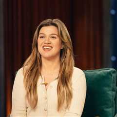 Kelly Clarkson Pens Love Song Inspired by Meryl Streep & Martin Short’s ‘Only Murders’ Romance