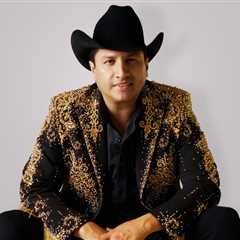 Julión Álvarez Postpones Stadium Show in Texas After Not Being Able to Enter the U.S.