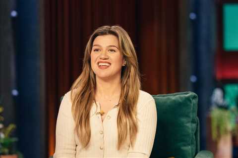 Kelly Clarkson Pens Love Song Inspired by Meryl Streep & Martin Short’s ‘Only Murders’ Romance