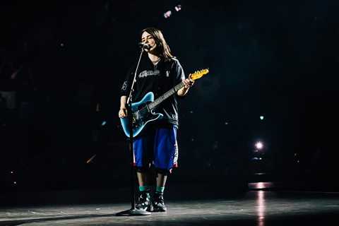 Billie Eilish Has a Laughing Fit During Her Stunning Cover of Radiohead’s ‘Creep’ at Amsterdam Show