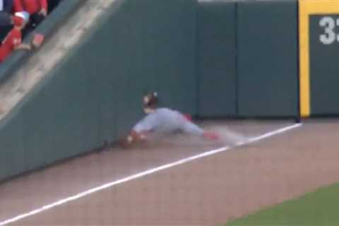 Reds rookie Tyler Callihan breaks arm crashing into wall as play turns into sad home run