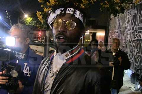 Antonio Brown Throws Support Behind Kanye West, He Can Do What He Wants!