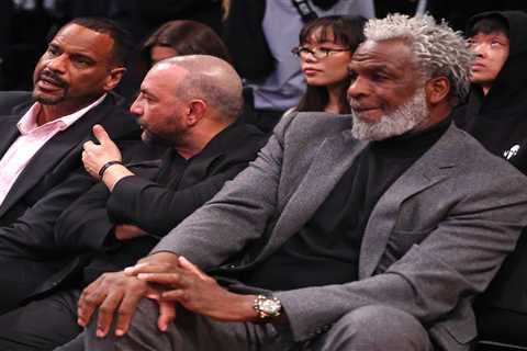 Charles Oakley rooting for Knicks to reach finals despite MSG exile