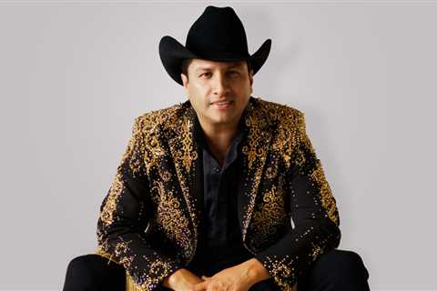 Julión Álvarez Postpones Stadium Show in Texas After Not Being Able to Enter the U.S.