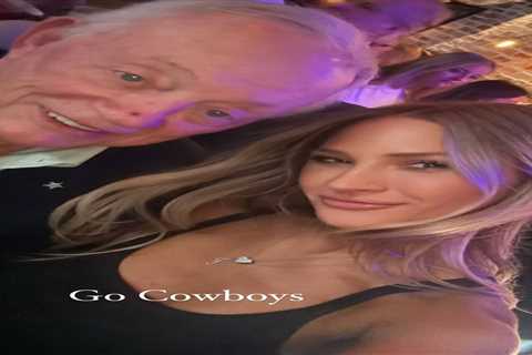 Jerry Jones goes viral for photos with young blonde at Dallas bar