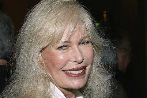 'M*A*S*H' Actress Loretta Swit Dies at Age 87