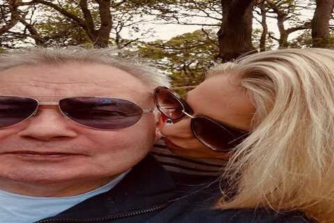 Intimacy Amid Turmoil: Eamonn Holmes' Relationship Amid Divorce Struggles