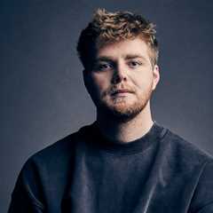 New Atop the Hot 100, Alex Warren’s ‘Ordinary’ Continues at No. 1 on Billboard Global Charts