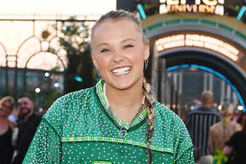 JoJo Siwa Goes Bed Selfie Official With ‘Celebrity Big Brother’ Cast Mate Chris Hughes: ‘Not..