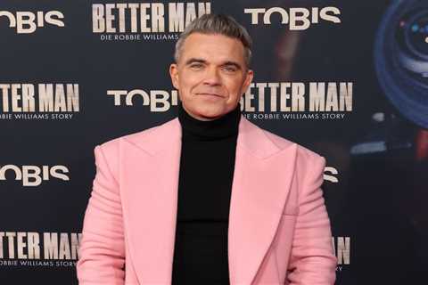 Robbie Williams Shocks Crowd With Surprise 5ive Reunion During London Stadium Show