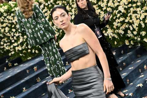 Lorde Calls Charli xcx, Chappell Roan & Gracie Abrams on Live Radio & Catches One of..