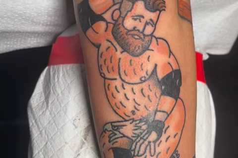 Giants fan reveals why she got naughty Jason Kelce tattoo