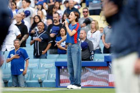 Nezza Says Dodgers Told Her She’s No Longer ‘Welcome’ After Singing National Anthem in Spanish