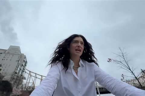 Lorde Says MDMA Therapy ‘Changed the Game’ on Her Stage Fright