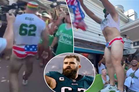 Jason Kelce strips down to American flag underwear at Eagles event