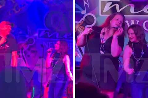 Gypsy Rose Struggles During Karaoke with Ken Urker, Crushes Songs with Group of Ladies